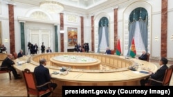 Сустрэча Аляксандра Лукашэнкі з кіраўнікамі дэлегацый краін ЭАЭС, які прыехалі ў Менск на пасяджэньне міжурадавага савета. 2 кастрычніка 2026