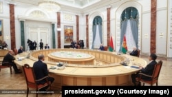 Բելառուսի նախագահ Ալեքսանդր Լուկաշենկոն ընդունում է Եվրասիական տնտեսական խորհրդի նիստին մասնակցող կառավարական պատվիրակությունների ղեկավարներին, Մինսկ, 2-ը հոկտեմբերի, 2026թ.