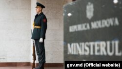 Militar din cadrul Companiei Garda de Onoare a Armatei Naţionale