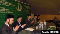 Утырыш Коръән уку белән башланды. Оешма вәкилләре.