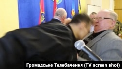 Дмитрий Ризниченко бьет головой генерал-полковника Виктора Палия