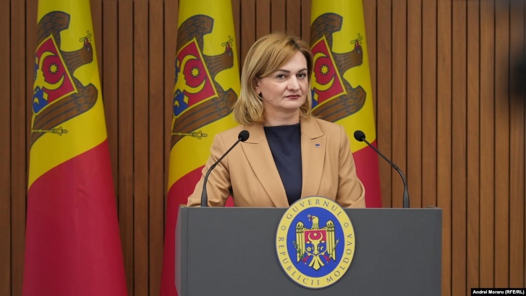 Vicepreședinta Parlamentului din Republica Moldova, Doina Gherman, la o conferință de presă la guvern, pe 3 aprilie 2025
