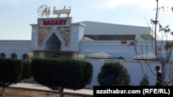 Aşqabad yaxınlığında bazar