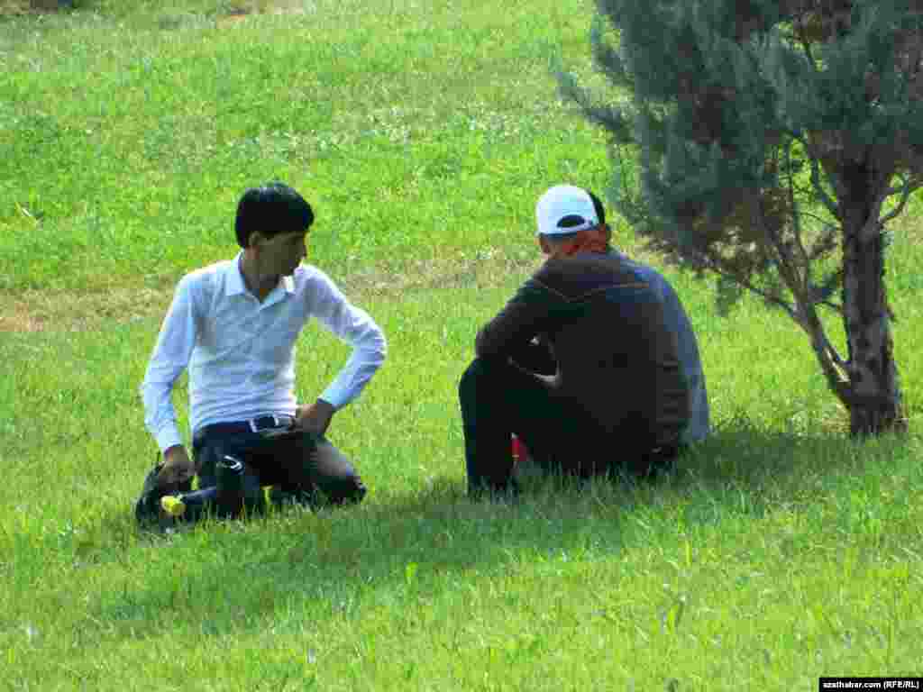 Türkmen telewideniýesiniň kamera operatory