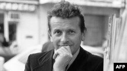 ژیل پرو نویسنده فرانسوی 