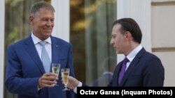 Klaus Iohannis și Florin Cîțu la recepția de Ziua Națională a României din 2020