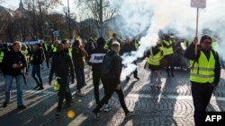 Акция протеста на Елисейских полях. Париж, 17 ноября 2018 года.