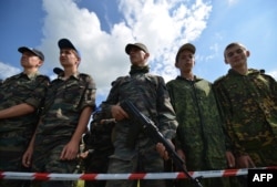 В военно-патриотическую "Зарница" в современной России играют все чаще