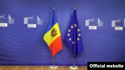 Moldova - Moldova & UE flags at European Commission, Bruxelles
