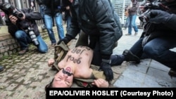 Fondatoare FEMEN, ucraineanca Ina Șevcenko, protest la Bruxelles în inuarie 2014 împotriva președintelui rus Vladimir Putin