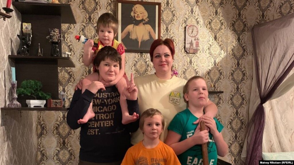 Ирина Дмитриева с детьми