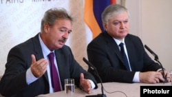 Armenia - Foreign Minister Edward Nalbandian (R) his Luxembourg counterpart Jean Asselborn at a joint news conference in Yerevan, 11Sept2012.