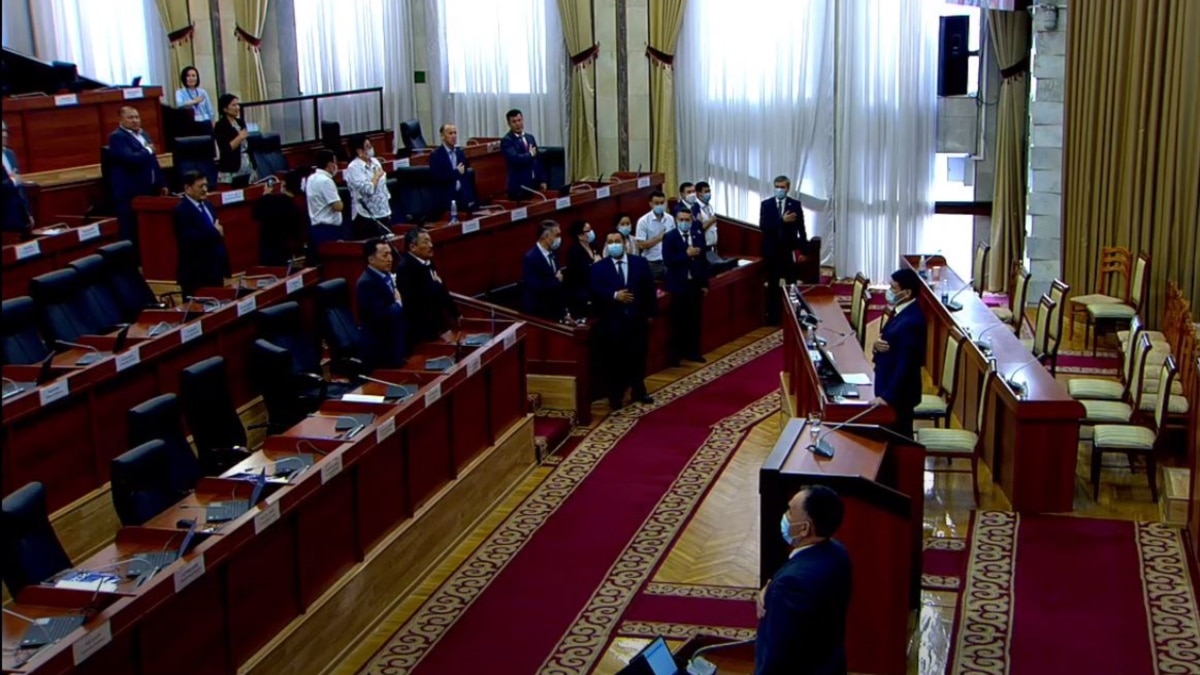 Жогорку Кенеш сразу в трех чтениях принял законопроект о введении ЧС в экономике - Vimarsana News