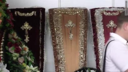 В Ялте открылась выставка гробов (видео)