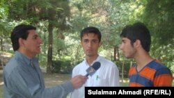 د ازادي راډیو خبریال خان محمد سیند له ځوانو څخه د کابل نړیوال کنفراس په اړه د هغوی نظر پوښتي