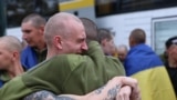 <p>Українські захисники після повернення з російського полону.<br><br>«Сьогодні Україна повернула 205 воїнів. Молоді хлопці й дорослі чоловіки з майже всіх видів і родів військ. Захисники Маріуполя та оборонці всієї лінії фронту», – <a href="https://t.me/V_Zelenskiy_official/14109" target="_self">повідомив</a> президент України Володимир Зеленський