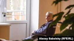 Старики просят оставить их доживать в родном городе