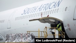 Штам «Омікрон» знайшли в Південній Африці і пасажирами авіалайнерів він потупово розноситься світом