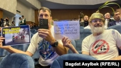 Плакаты в поддержку неприкосновенности урочища Кок-Жайлау. 26 мая 2026 года