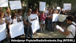 Gazetarët ukrainas protesojnë kundër Ligjit për Shpifje