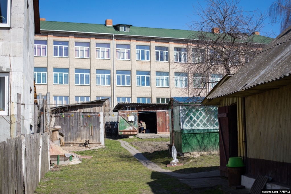 Гімназія ў Сьвіслачы, якая цяпер носіць імя Кастуся Каліноўскага