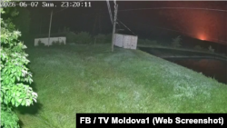 Captură de ecran de pe o cameră de supraveghere în care se vede momentul deflagrației unei drone presupus ucrainene la Lopatna, Orhei, 7 iunie 2026