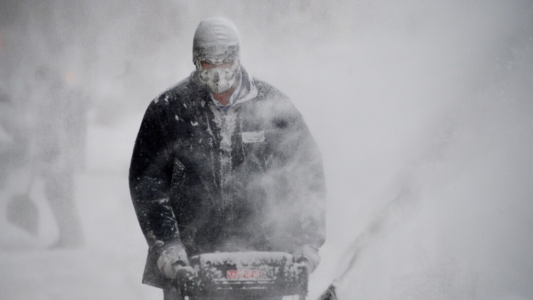 Chicago winter storm brings heavy snow, frigid temps