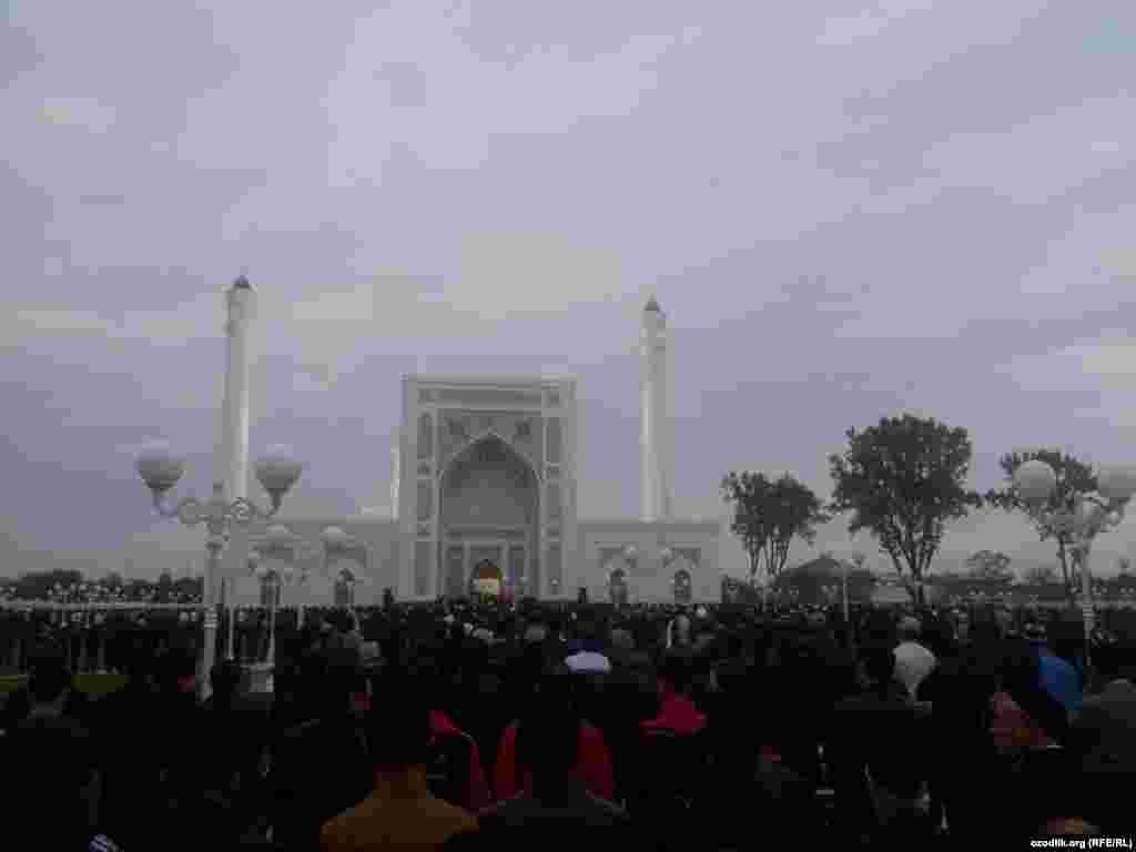 Uzbekistan -festive prayer in the new mosque in Tashkent, 4.10. 2014