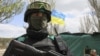 Украинский военнослужащий на блокпосту в Донбассе
