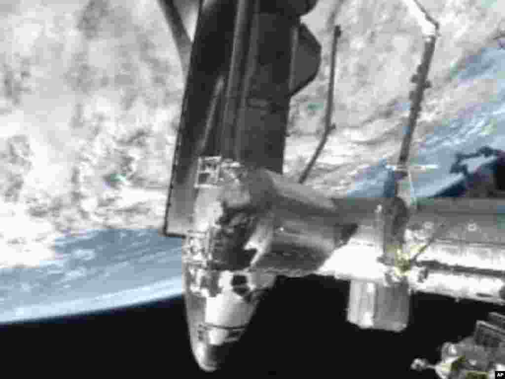 پهلو گرفتن شاتل «آتلانتیس» در ایستگاه بین‌المللی فضایی- ۱۹ تیرماه