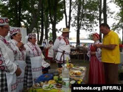 Гасьцінныя падворкі фэсту