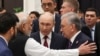 Нарендра Моди (чап), сарвазири Ҳиндустон, Владимир Путин (байн), президенти Русия ва Шавкат Мирзиёев (рост), раисҷумҳури Узбекистон