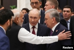 Ресей президенті Владимир Путин, Үндістан премьері Нарендра Моди және Өзбекстан президенті Шавкат Мирзияев Бішкекта.
