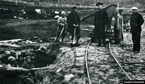 Заключенные лагеря СЛОН на Соловках, 1925 год