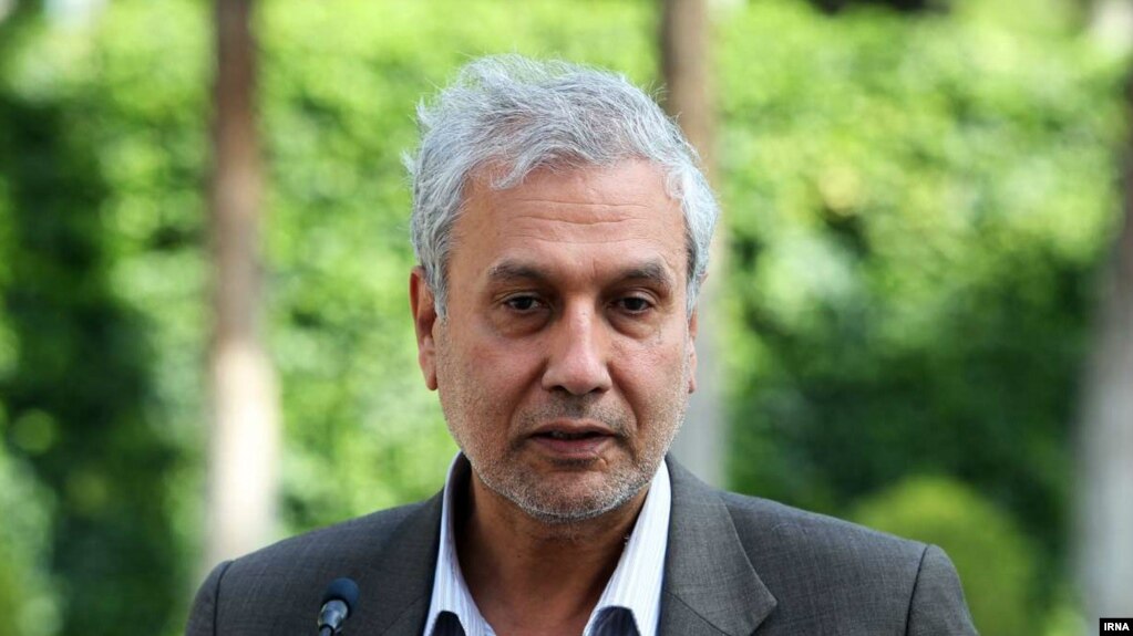 علی ربیعی گفته است خارجی‌های متقاضی اقامت پنج‌ساله در ایران، می‌توانند ۲۵۰هزار یورو در بانک سپرده‌گذاری کنند یا اوراق مشارکت بخرند.