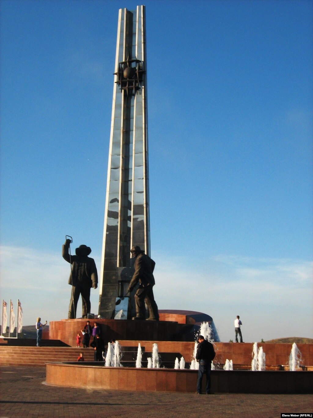 Темиртау памятник металлургам