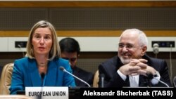 EU foreign policy chief Federica Mogherini (left) and Iranian Foreign Minister Mohammad Javad Zarif attend a ministerial meeting of the P5+1 countries and Iran held on the sidelines of the of the UN General Assembly, Sept 2018. File photo