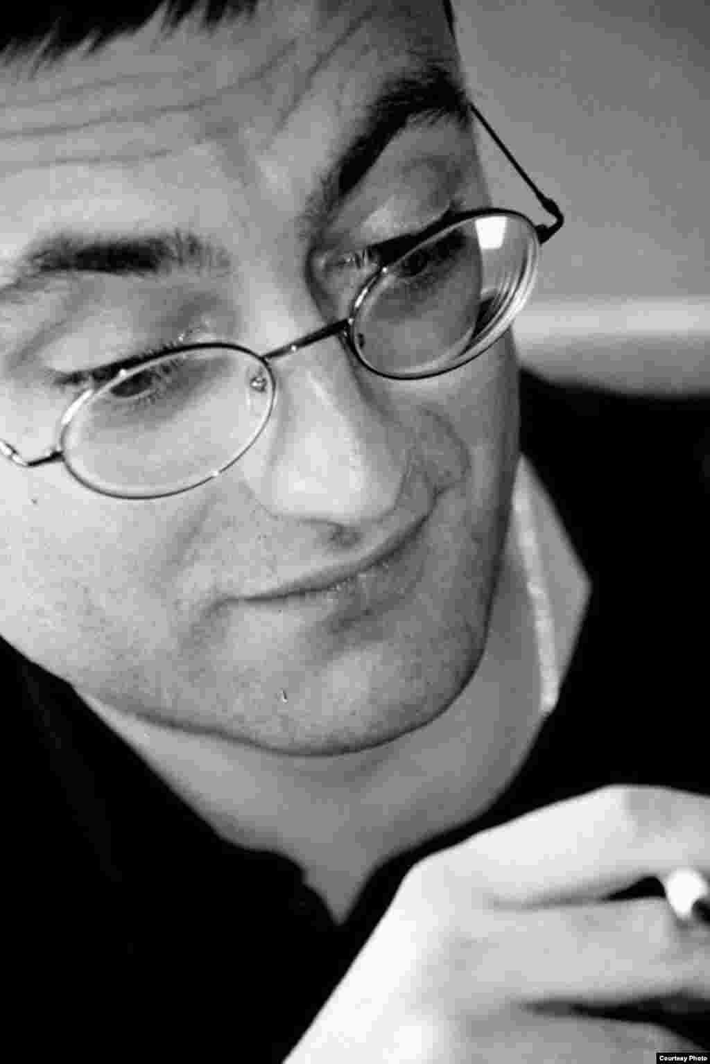 Издатель и литератор Дмитрий Волчек. С РС сотрудничает с 1988 года, один из первых корреспондентов "Свободы" в Москве. Ведущий программ "Поверх барьеров" и "Итоги недели".
