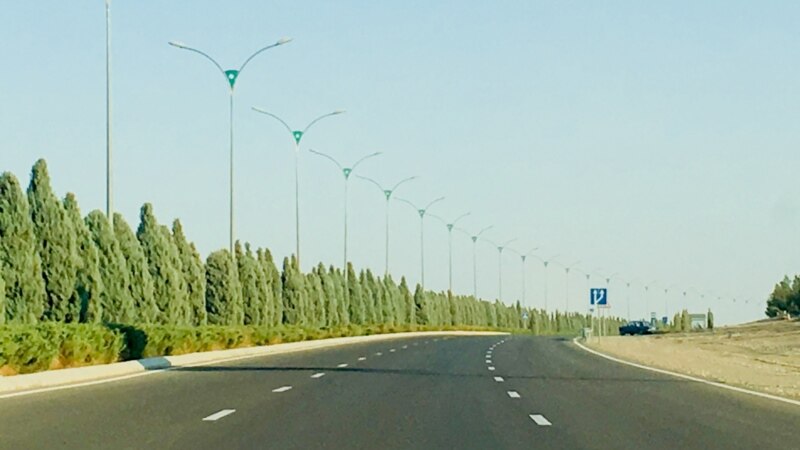 Hereket çäklendirmeleri: Raýatlar Marydan Aşgabada gitmek üçin onlarça kilometri ýöräp geçýär