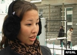 Айгерим Джакишева, старшая дочь заключенного Мухтара Джакишева. Астана, 5 января 2010 года.