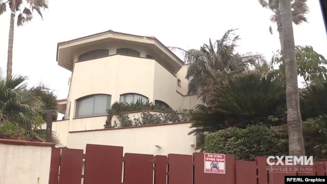 Авто з Міндічем і Коломойським попрямувало із бізнесового району Герцлії до елітного району з приватними маєтками Авто з Міндічем і Коломойським попрямувало із бізнесового району Герцлії до елітного району з приватними маєтками