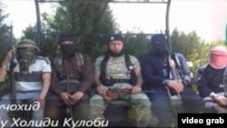 Скриншот видеоролика, в котором рассказывается о воюющих в Сирии таджиках.