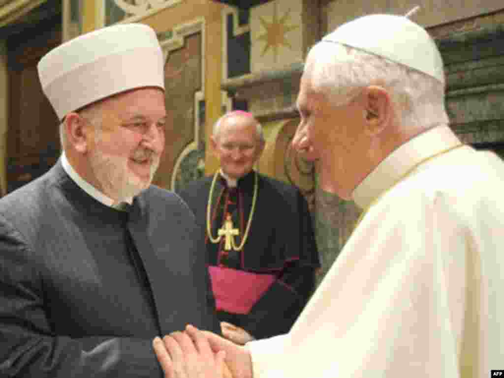 Pope Benedict meets with Bosnian Muslim mufti Mustafa Ceric (left) at the Vatican&#39;s first-ever Catholic-Muslim forum in November 2008.