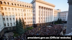 Pristaše predsjednika Petra Porošenka na Bankovoj početkom ove godine izražavaju zahvalnost za njegove služenje Ukrajini.