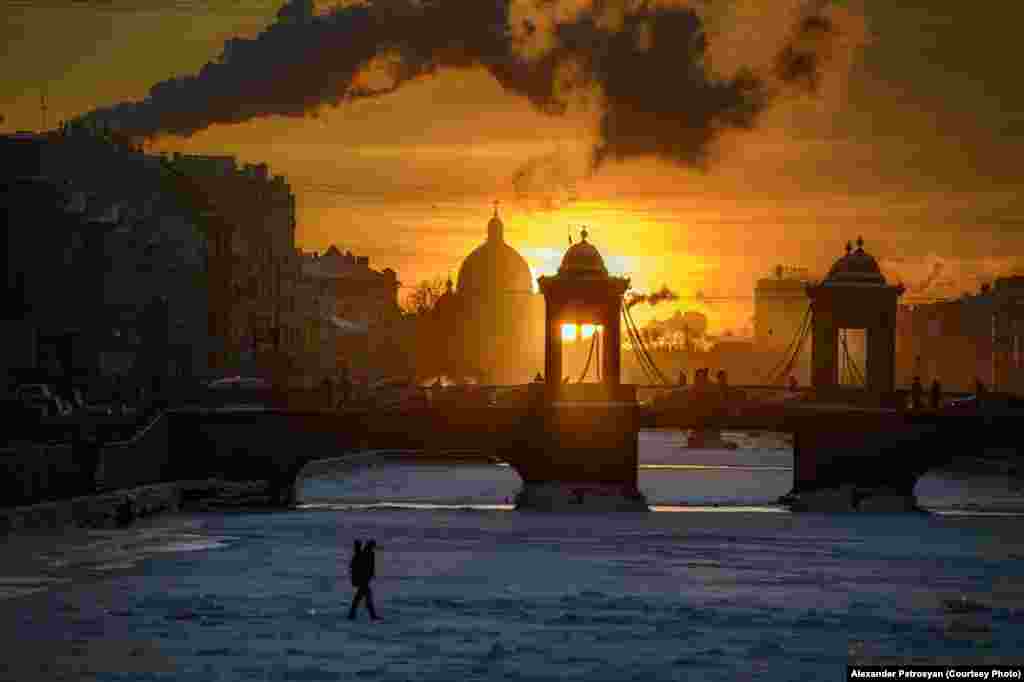 It&#39;s only in the coldest winters that St. Petersburg&#39;s frozen canals become safe to walk on. Petrosyan captured this scene of a musician taking a shortcut across the ice in 2014.