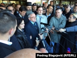 Pritja e kriminelit të luftës, gjeneralit Vlladimir Llazareviq, në Aeroportin e Nishit. Dhjetor 2015.