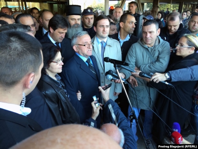 Pritja e kriminelit të luftës, gjeneralit Vlladimir Llazareviq, në Aeroportin e Nishit. Dhjetor 2015.