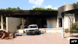Двор консульства США в Бенгази после нападения