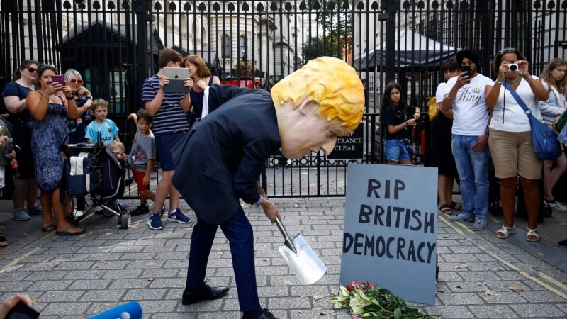 Britaniýada onlarça müň adam premýer-ministriň parlamenti togtatmagyna garşy proteste çykdy