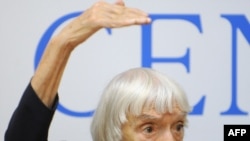 Правозахисниця Людмила Алексєєва під час прес-конференції у Москві. 22 жовтня 2009 р.